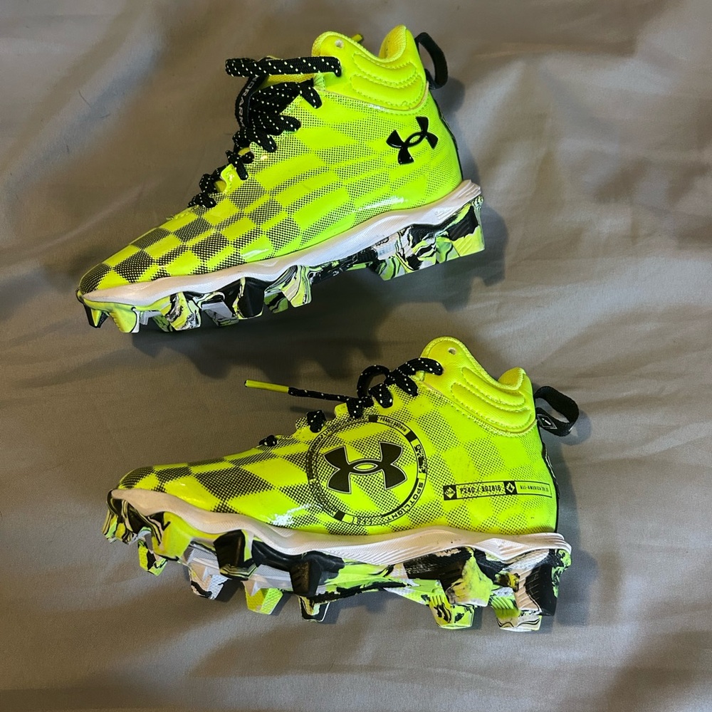 Under Armour Kids Neon Yellow and Black Cleats